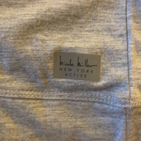 Nicole Miller athleisure top with open back Sz S - Picture 3 of 8